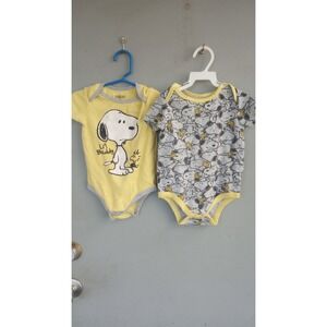 Snoopy Baby Bodysuits Lot Of 2 GUC Peanuts 12‎ Mos